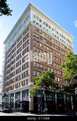 Old office building on SW Broadway Street, Portland, Oregon, USA Stock Photo
