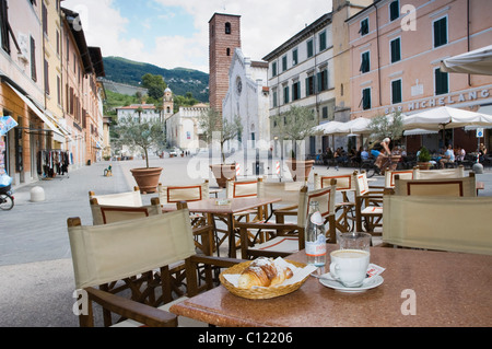cappuccino-and-croissant-in-