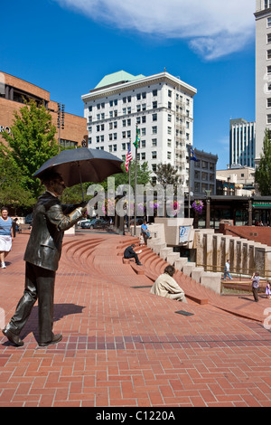 Bronze figure with an umbrella on the Pioneer Courthouse Square, Portland, Oregon, USA Stock Photo