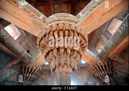 Throne pillar in the private audience hall in Diwan-i-Khas, Royal Palace, Fatehpur Sikri, UNESCO World Heritage Site Stock Photo