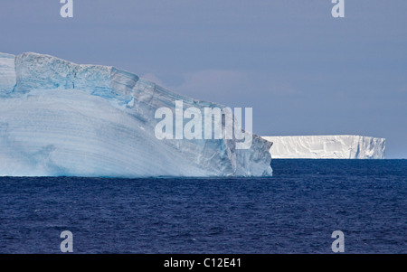 Blue and Tabular Icebergs in the Southern Ocean, off the Antarctic Peninsula Stock Photo