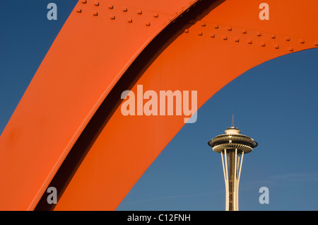 USA, Washington, Seattle, 'Eagle' Sculpture by Alexander Calder (1971) Olympic Sculpture Garden:  Space Needle Behind Stock Photo