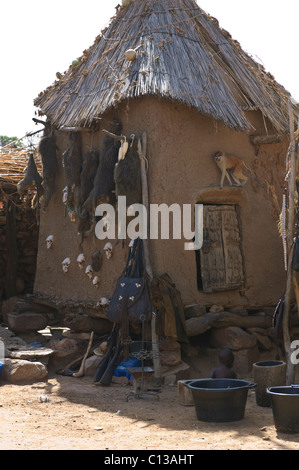 Hunter's house with trophy's on the wall. Begnemato village.  Dogon Plateau, Pays Dogon, Mali Stock Photo