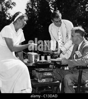 FDR Presdidency. First Lady Eleanor Roosevelt, Franklin Roosevelt Jr., and US President Franklin Delano Roosevelt, at family wiener roast, 1935. Stock Photo