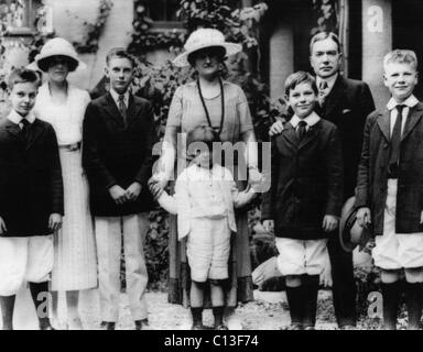 Rockefeller Family. From left: Laurance Rockfeller, Abby Rockefeller, John D. Rockefeller III, Abby Aldrich Rockfeller, David Rockfeller, Winthrop Rockefeller, Industrialist John D. Rockefeller Jr., Nelson Rockfeller, Seal Harbor, Maine, 1920. Stock Photo