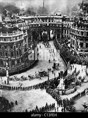 British Royalty. Coronation procession for King George VI of England and British Queen Elizabeth (future Queen Mother), Trafalgar Square, London, England, May 12, 1937. Stock Photo