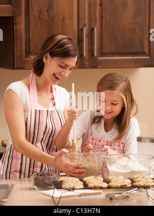USA, Utah, Lehi, Mother baking with daughter (10-11) in kitchen Stock Photo