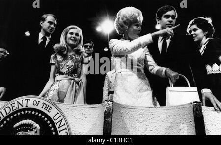 Nixon Presidency. From left: Edward Cox, Tricia Nixon Cox, First Lady Patricia Nixon, David Eisenhower, Julie Nixon Eisenhower, at the Republican National Convention, Miami, Florida, August 1972. Stock Photo