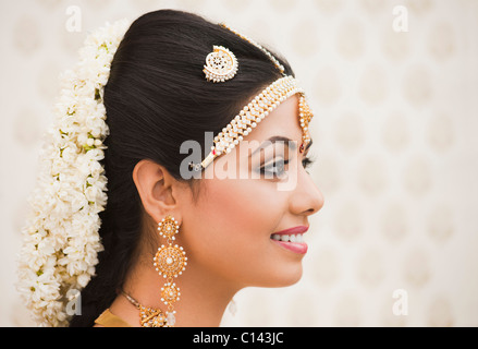 Bride in traditional South Indian dress smiling Stock Photo - Alamy