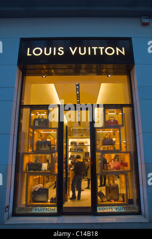 Consumers with Louis Vuitton Bags in Copenhagen Denmark Editorial Stock  Photo - Image of travellers, drops: 173165303