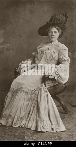 Original Edwardian studio portrait of beautiful, glamorous Edwardian lady, in feminine flowing clothes, voluminous sleeves, Edwardians, circa 1906,  U.K. Stock Photo