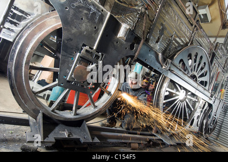 Sculptor Jon Mills welds the frame of his lifesize two-dimensional artwork based on the steam train 'Jenny Lind' Stock Photo