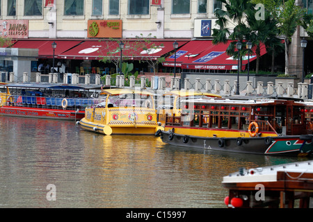 Tour boats lined up on Singapore River, Singapore Stock Photo