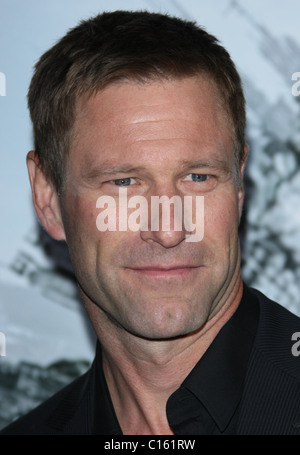 AARON ECKHART BATTLE: LOS ANGELES FILM PREMIERE. COLUMBIA PICTURES LOS ANGELES CALIFORNIA USA 08 March 2011 Stock Photo