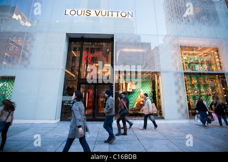 Louis Vuitton store in Midtown Manhattan in New York on Saturday, September  4, 2021. (© Richard B. Levine Stock Photo - Alamy