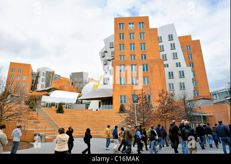 Youths applying to uni tour elite MIT, Massachusetts Institute of Technology by The Ray and Maria Stata Center by architect Frank Gehry, Cambridge MA Stock Photo