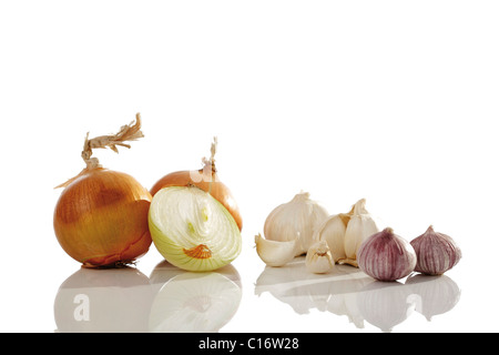 Onions (Allium cepa) and Garlic (Allium Sativum) Stock Photo