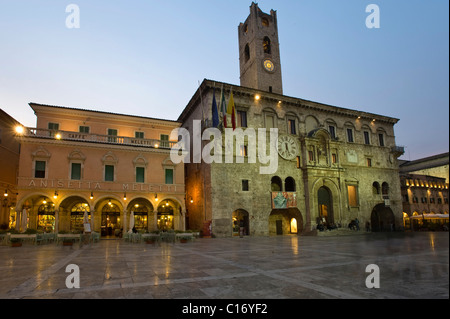 Palazzo dei Capitani, Piazza del Popolo, Ascoli Piceno, Marche, Italy, Europe Stock Photo