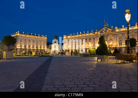 Memorial to Stanislas, Grand Hotel, Hotel de Ville, City Hall, Place Stanislas in Nancy, Lorraine, France, Europe Stock Photo