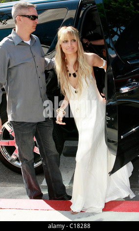 Nicole Richie at the Kitson Store on Melrose Ave celebrating the launch of her House of Harlow 1960 jewelry line. Los Angeles, Stock Photo