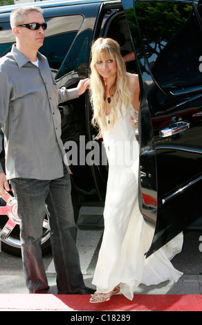 Nicole Richie at the Kitson Store on Melrose Ave celebrating the launch of her House of Harlow 1960 jewelry line. Los Angeles, Stock Photo