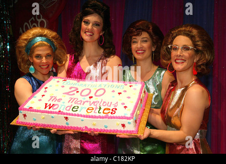 Bets Malone, Victoria Matlock, Leslie Spencer Smith and Misty Cotton The 200th performance of the smash hit Off-Broadway Stock Photo