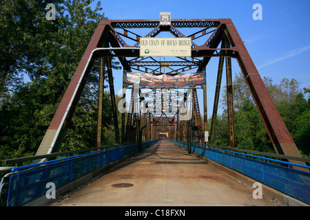Old Chain of Rocks Bridge over the Mississippi River between Missouri and Illinois, historic Route 66 in Missouri, USA Stock Photo