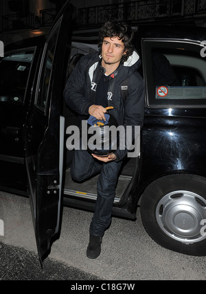 Orlando Bloom arrives at Automat restaurant for dinner with friends, wearing a motorbike jacket and carrying a helmet. It Stock Photo