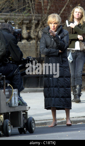 Angelina Jolie running barefoot with a bloody knee on the set of her upcoming spy thriller 'Salt' New York City, USA - 13.03.09 Stock Photo