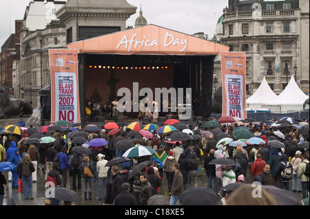 Crowds watch South African musicians at Africa Day celebrations in London's Trafalgar Square Stock Photo