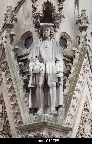 One of the 'Sons of Leicester' (Gabriel Newton) on the Haymarket Memorial Clock Tower in Leicester, Leicestershire, England. Stock Photo