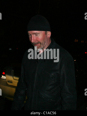 The Edge (aka David Howell Evans) with his wife, Morleigh Steinberg Out walking in New York New York City, USA - 23.03.09 Stock Photo