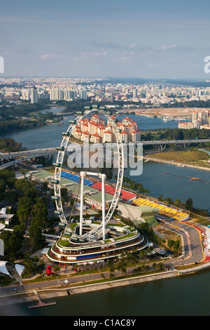 The Singapore Flyer and Formula One track on Marina Bay, Singapore Stock Photo