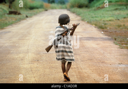 Child soldier of the RUF at a checkpoint near Lunsar  Sierra Leone - 29.11.07 Stock Photo