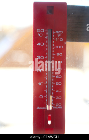 Glass liquid window thermometer showing outdoor temperature. Calibrated in  degrees Celsius and attached to the outside of the window, blurred backgrou  Stock Photo - Alamy