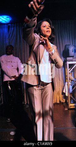 Crystal Waters performing live to night club goers at Brix Napa Valley Grille & Wine Bar. Toronto, Canada - 03.04.09 Stock Photo