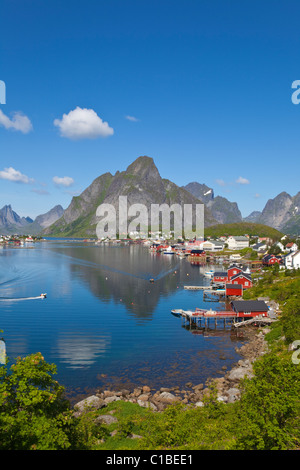 The picturesque fishing village of Reine, Moskenesoy, Lofoten, Nordland, Norway Stock Photo