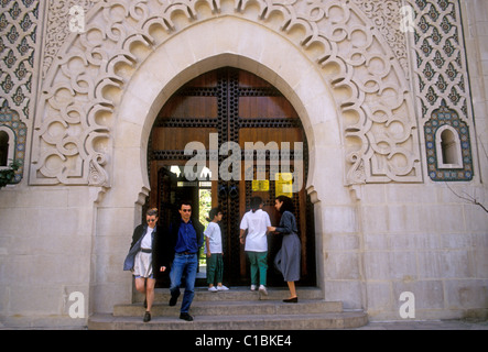 people, tourists, visitors, visiting, Mosque of Paris, La Mosquee du Paris, Rue Daubenton, Paris, Ile-de-France, France, Europe Stock Photo