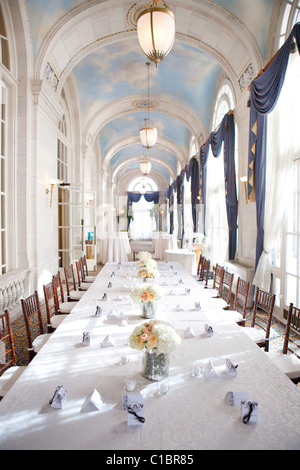 WEDDING THE HERMITAGE HOTEL NASHVILLE TENNESSEE TN INTERIOR ARCHITECTURE OLD CLASSY HOTEL DECORATED DECOR TABLE LINEN Stock Photo