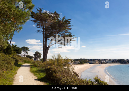 Footpath along the coast above Les Sables Blancs beach at Concarneau, Finistere, Brittany, France Stock Photo