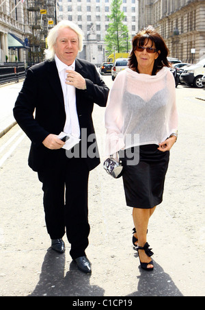 Guests Guests start to arrive for the wedding later today of Patsy Kensit and Jeremy Healy London, England - 18.04.09 Mark Stock Photo
