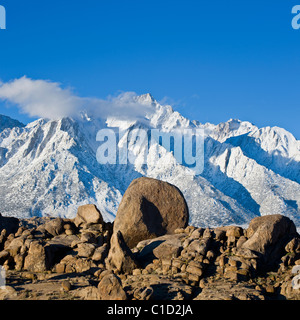 Granite rock formations of Alabama Hills with Lone Pine peak and Sierra Nevada mountains in background, California Stock Photo
