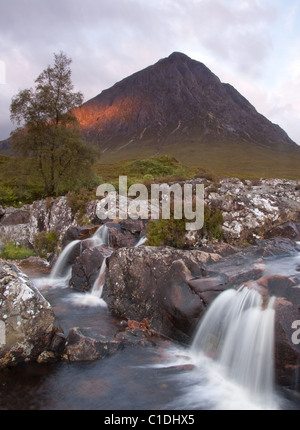 Buachaille Etive Mor, the iconic mountain standing at the head of Glencoe Stock Photo