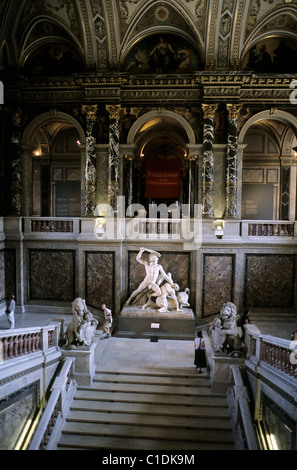 Austria, Vianna, Fine Arts Museum (Kunsthistorisches Museum) the main stairway and a statue by Canova Stock Photo