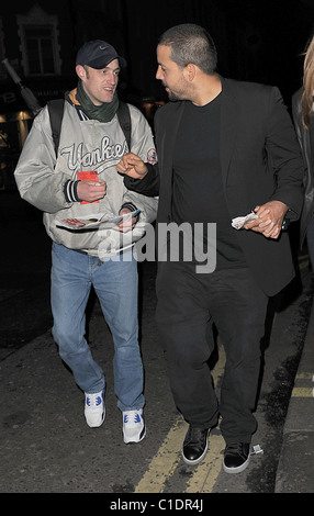 American magician David Blaine walking through Soho with his girlfriend. A beggar accosted the couple and asked for some spare Stock Photo