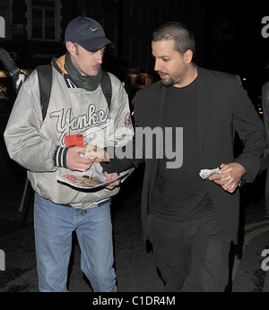 American magician David Blaine walking through Soho with his girlfriend. A beggar accosted the couple and asked for some spare Stock Photo