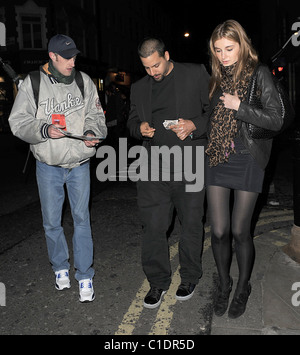 American magician David Blaine walking through Soho with his girlfriend. A beggar accosted the couple and asked for some spare Stock Photo