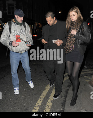 American magician David Blaine walking through Soho with his girlfriend. A beggar accosted the couple and asked for some spare Stock Photo