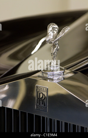 rolls royce logo rolls-royce car Stock Photo - Alamy