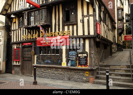 Ye Olde Pumphouse Pub (17th century), Hastings, East Sussex, England, United Kingdom Stock Photo